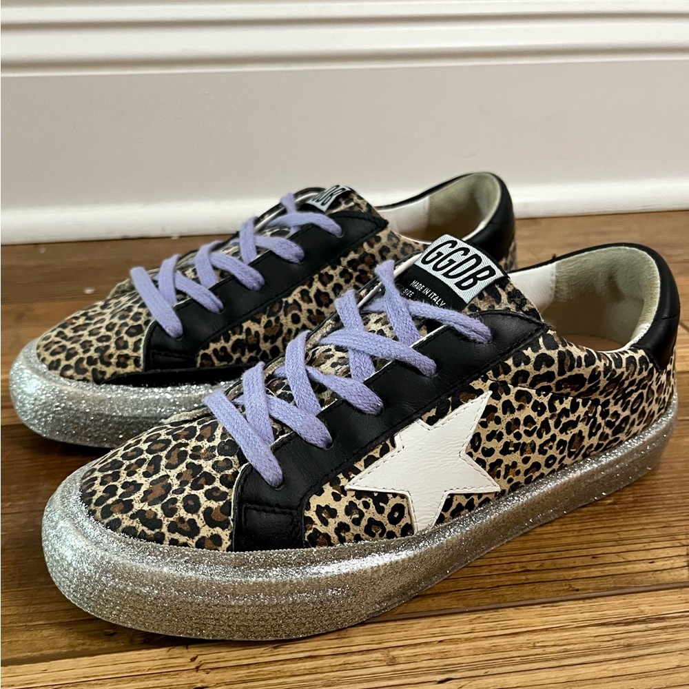 Discontinued. Great condition. Only worn once.